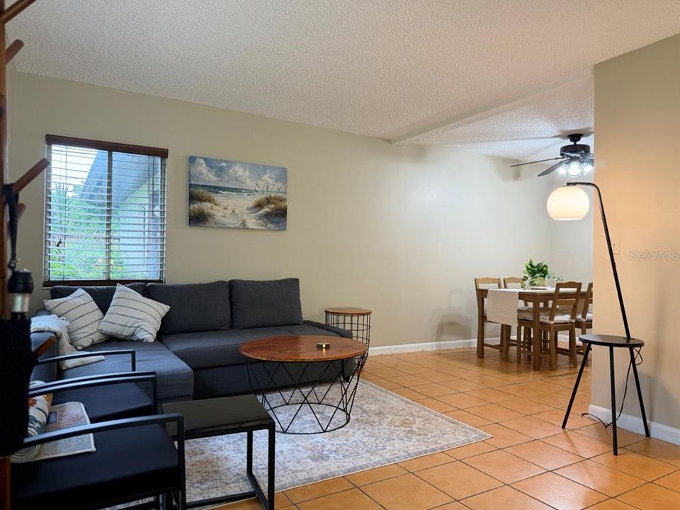 For Rent: $2,000 (2 beds, 1 baths, 853 Square Feet)