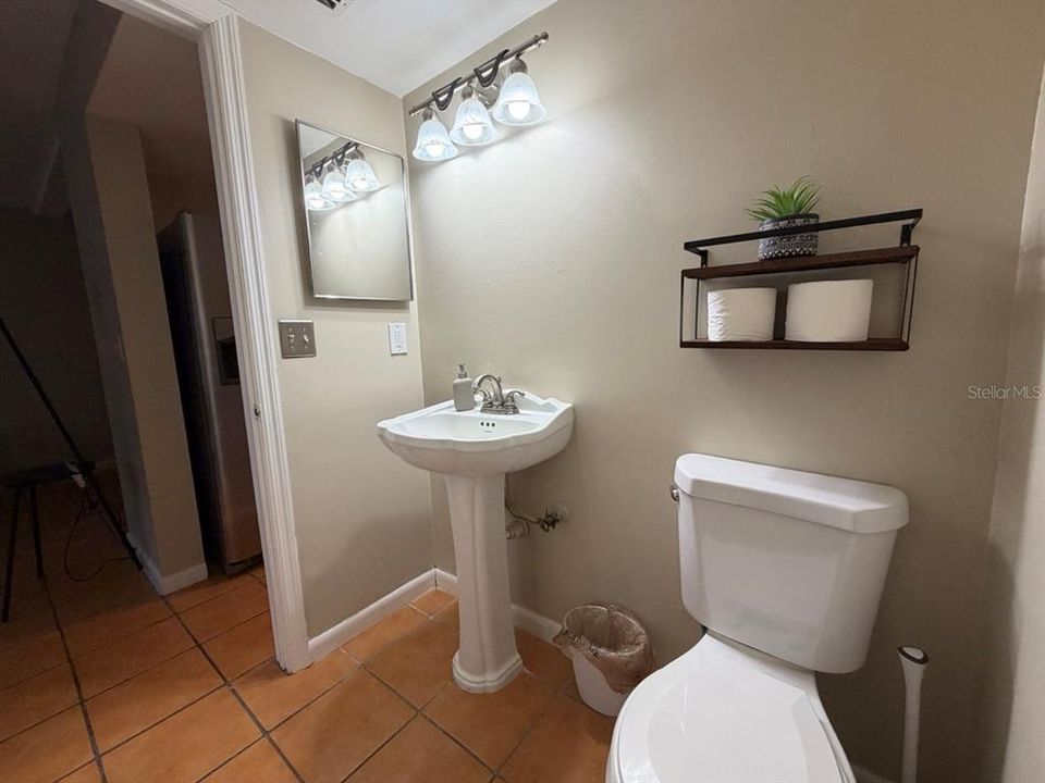 For Rent: $2,000 (2 beds, 1 baths, 853 Square Feet)