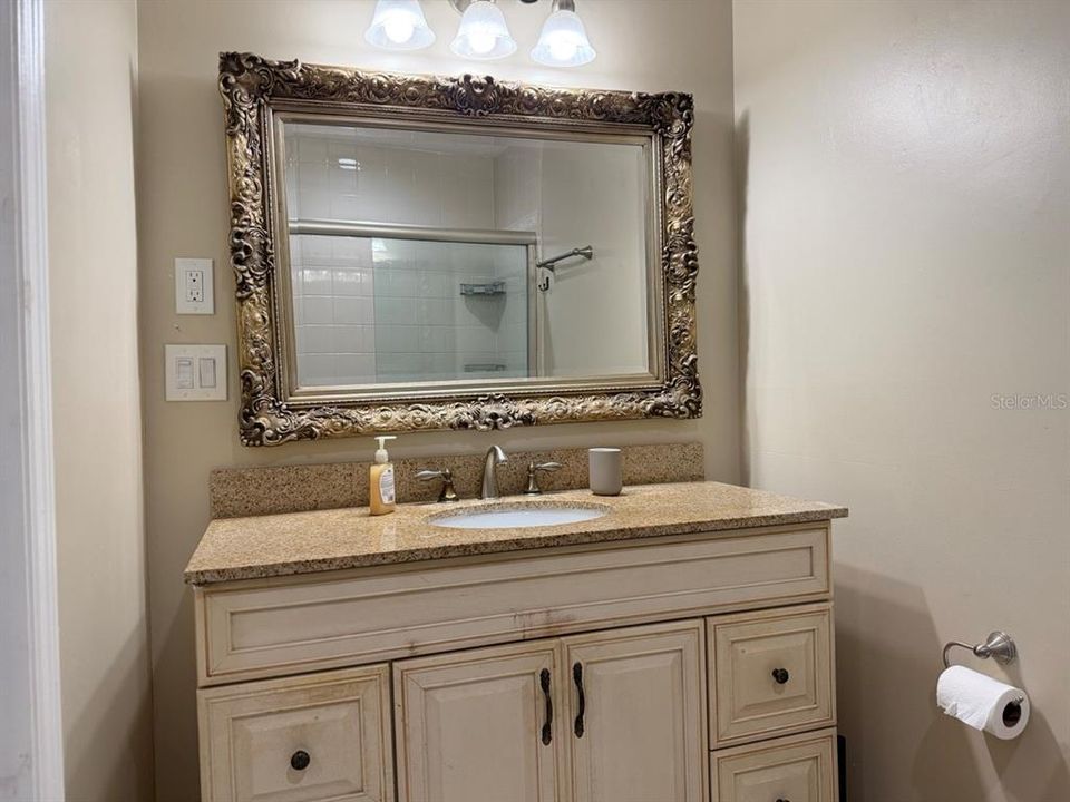 For Rent: $2,000 (2 beds, 1 baths, 853 Square Feet)