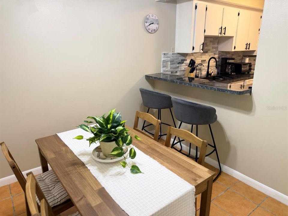For Rent: $2,000 (2 beds, 1 baths, 853 Square Feet)