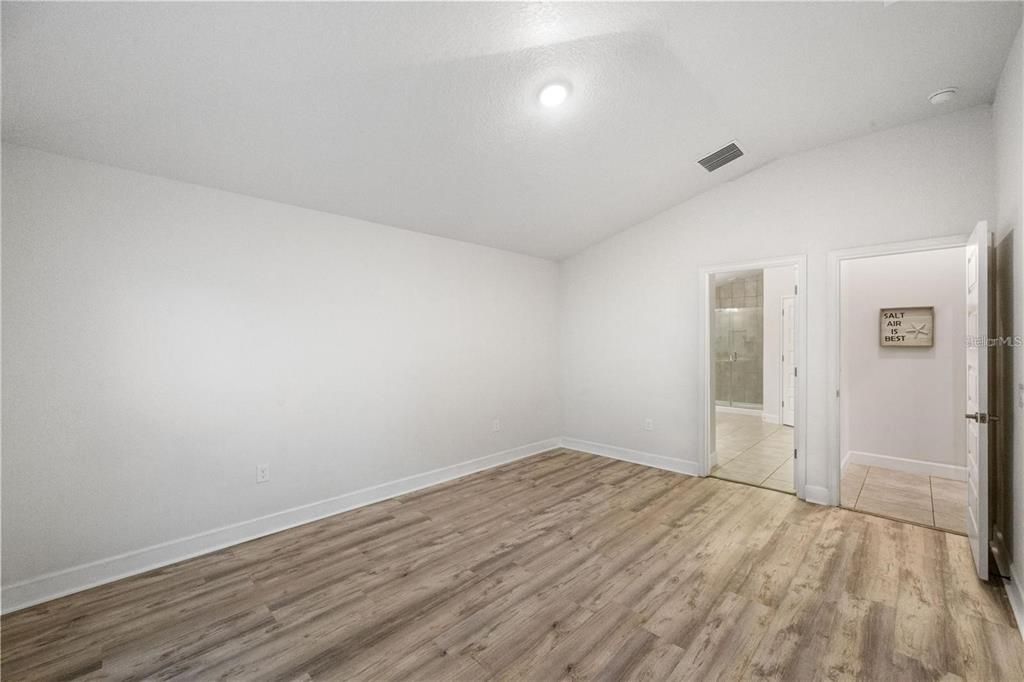 For Rent: $2,250 (3 beds, 2 baths, 1527 Square Feet)