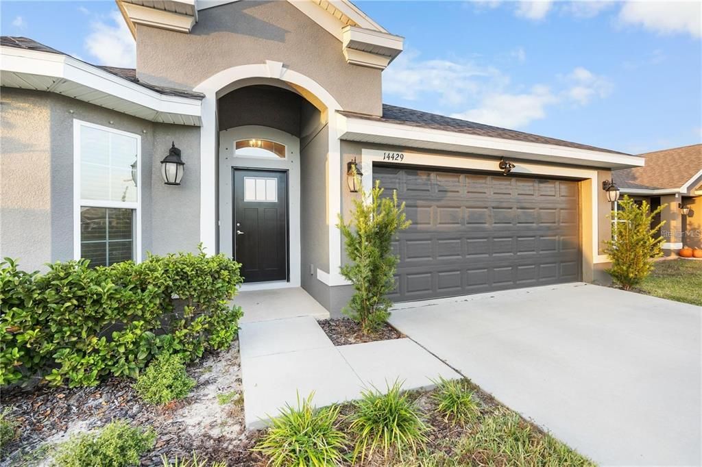 For Rent: $2,250 (3 beds, 2 baths, 1527 Square Feet)
