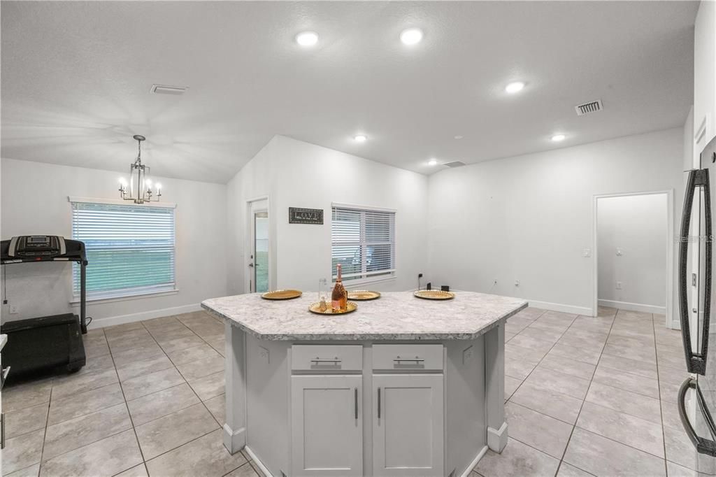 For Rent: $2,250 (3 beds, 2 baths, 1527 Square Feet)