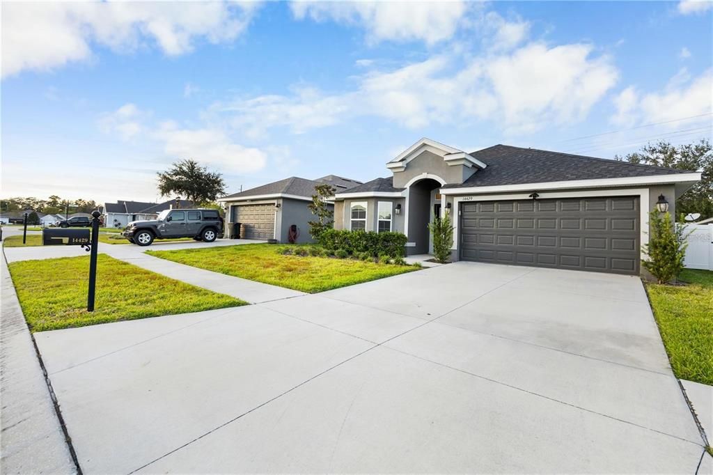 For Rent: $2,250 (3 beds, 2 baths, 1527 Square Feet)