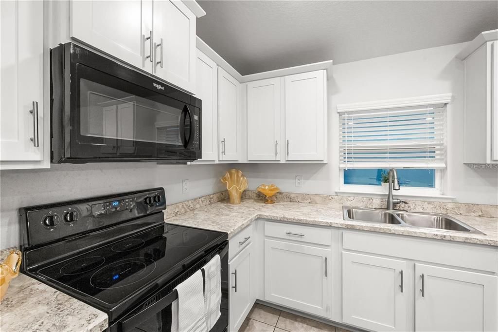 For Rent: $2,250 (3 beds, 2 baths, 1527 Square Feet)