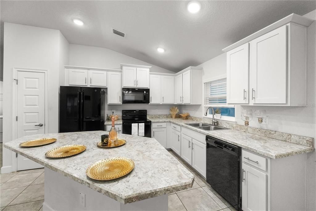 For Rent: $2,250 (3 beds, 2 baths, 1527 Square Feet)