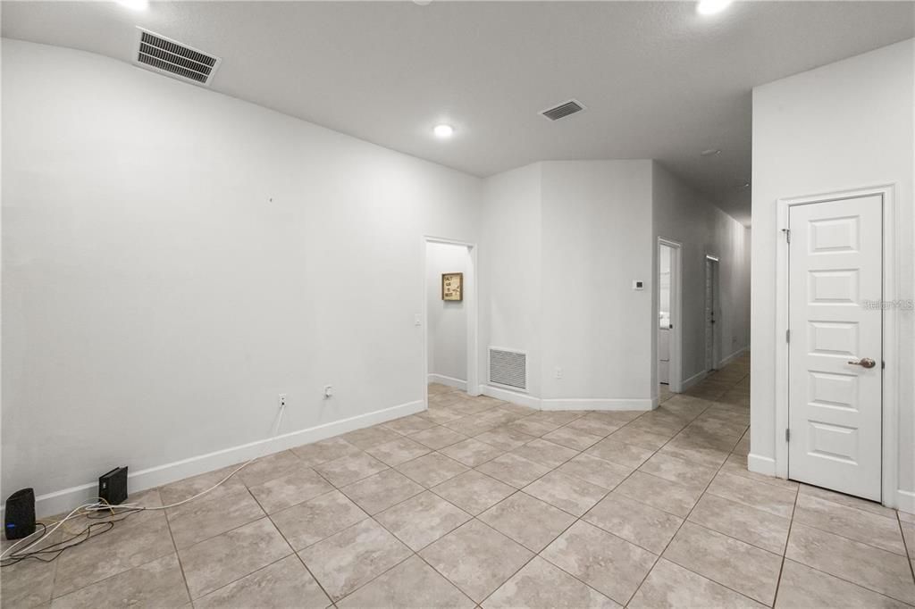 For Rent: $2,250 (3 beds, 2 baths, 1527 Square Feet)