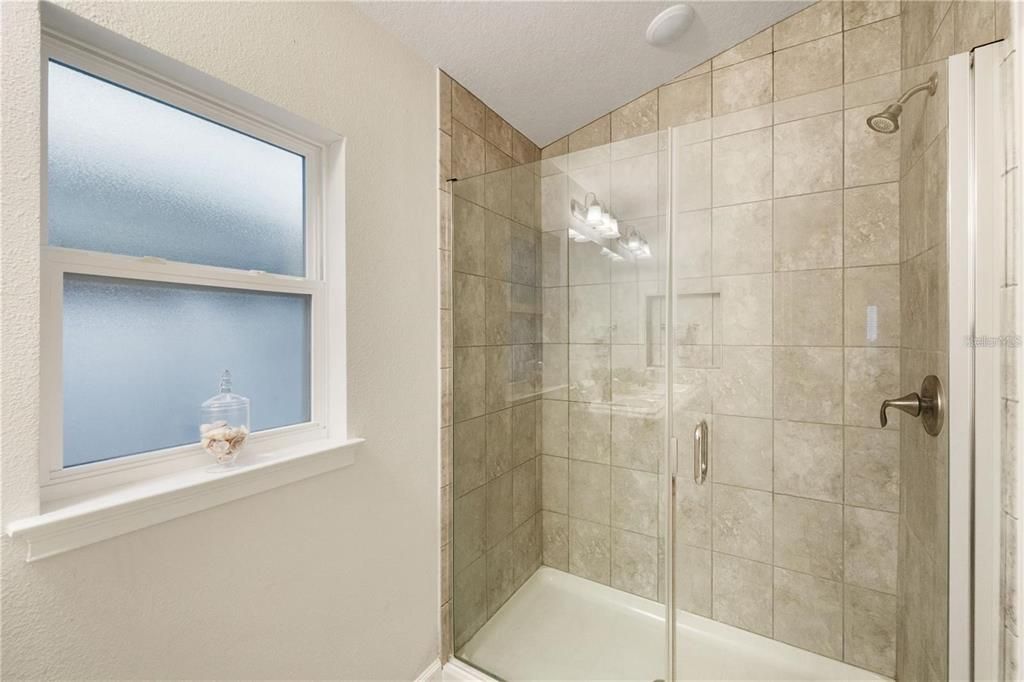 For Rent: $2,250 (3 beds, 2 baths, 1527 Square Feet)