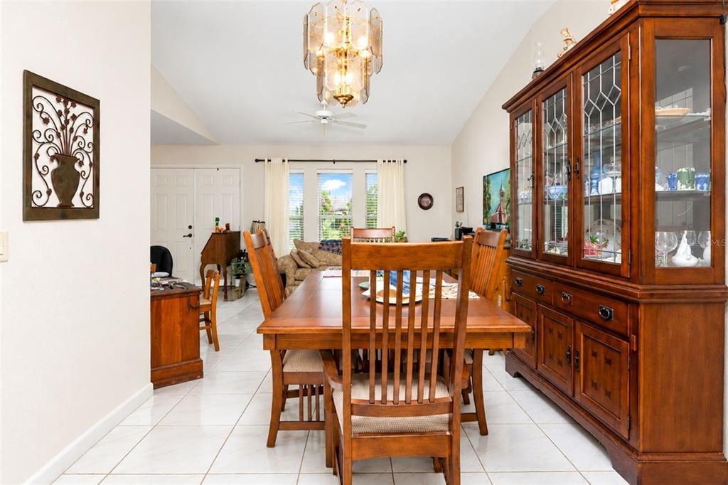На продажу: $275,000 (3 спален, 2 ванн, 1761 Квадратных фут)