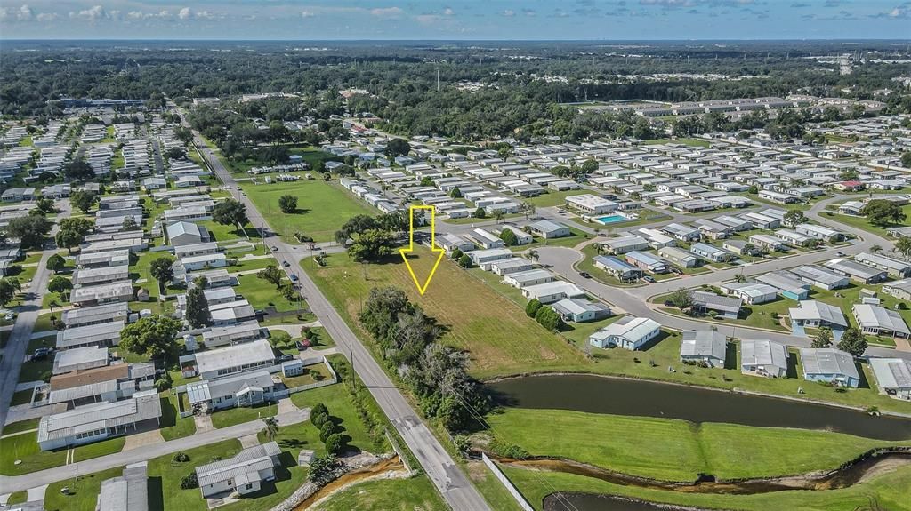 待售: $599,000 (1.57 acres)