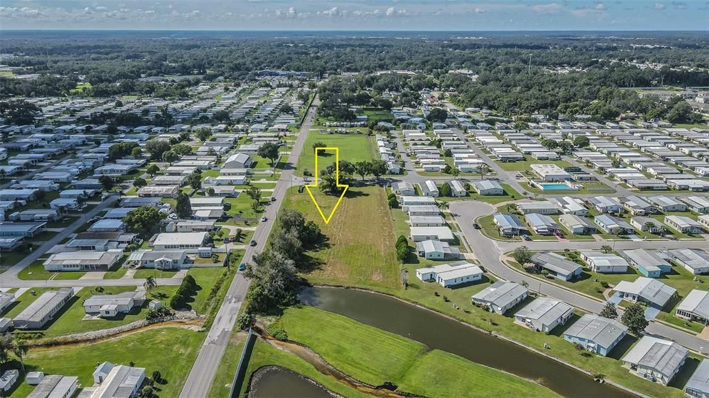 待售: $599,000 (1.57 acres)