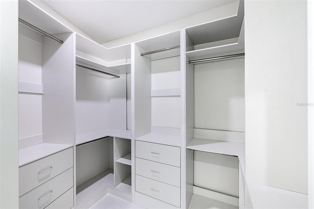 For Rent: $3,995 (3 beds, 2 baths, 2234 Square Feet)