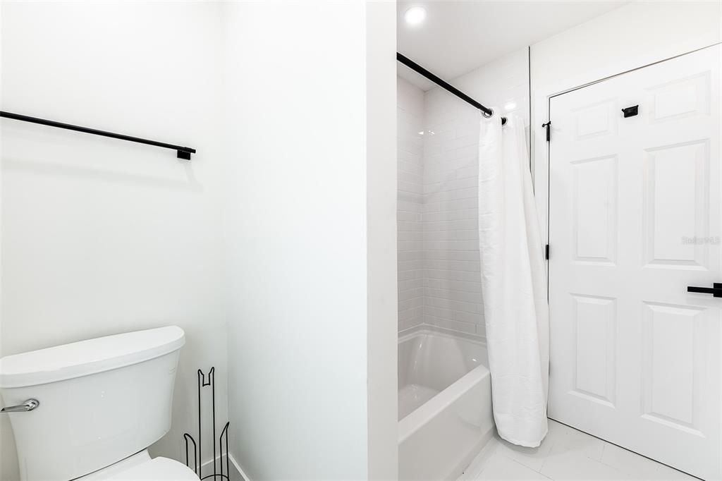 For Rent: $3,995 (3 beds, 2 baths, 2234 Square Feet)
