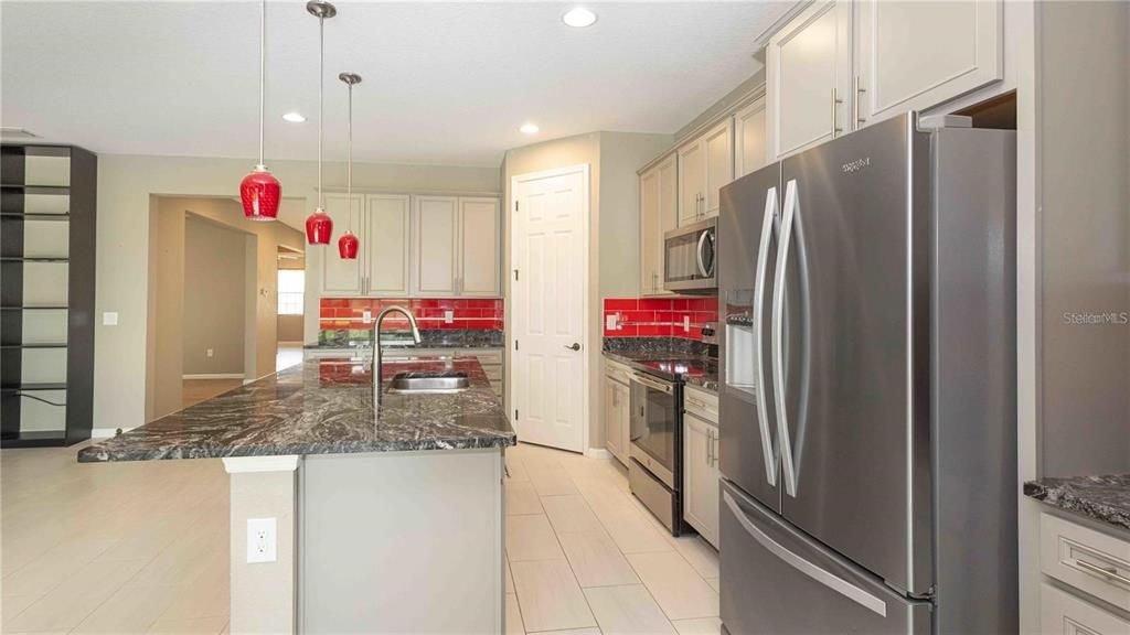 For Rent: $2,300 (3 beds, 2 baths, 2208 Square Feet)