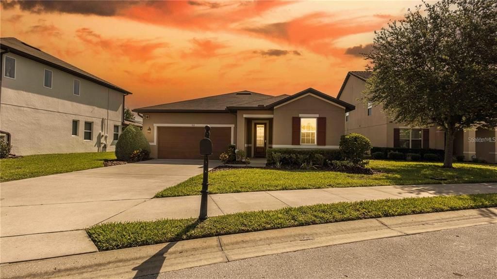 For Rent: $2,300 (3 beds, 2 baths, 2208 Square Feet)