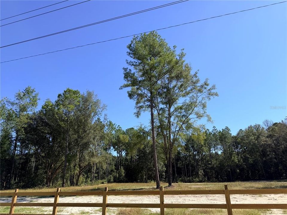 На продажу: $197,500 (2.50 acres)