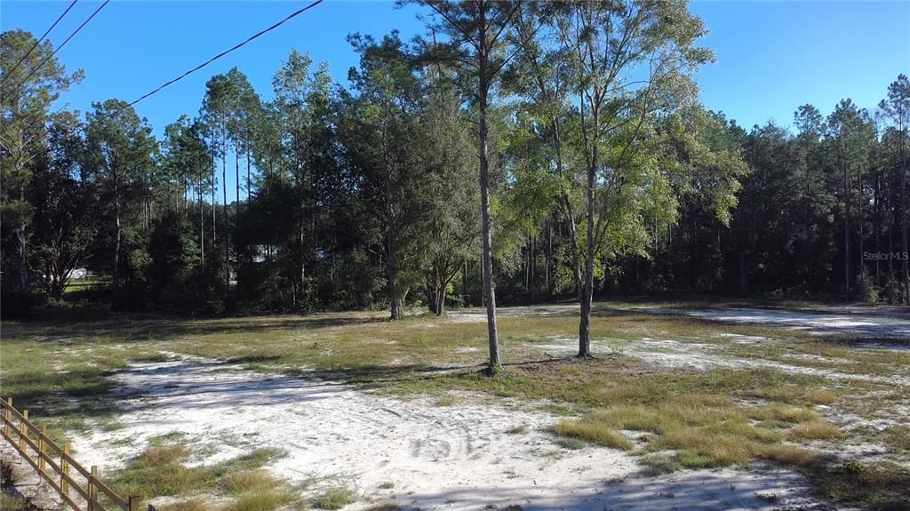 На продажу: $197,500 (2.50 acres)