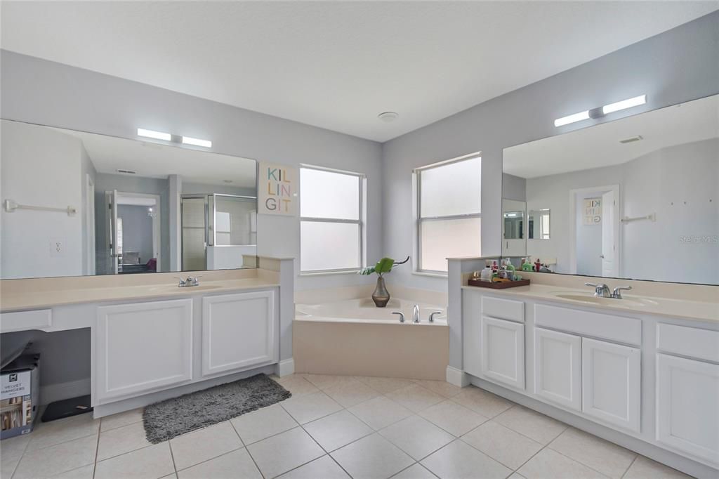 En Venta: $750,000 (4 camas, 3 baños, 3049 Pies cuadrados)