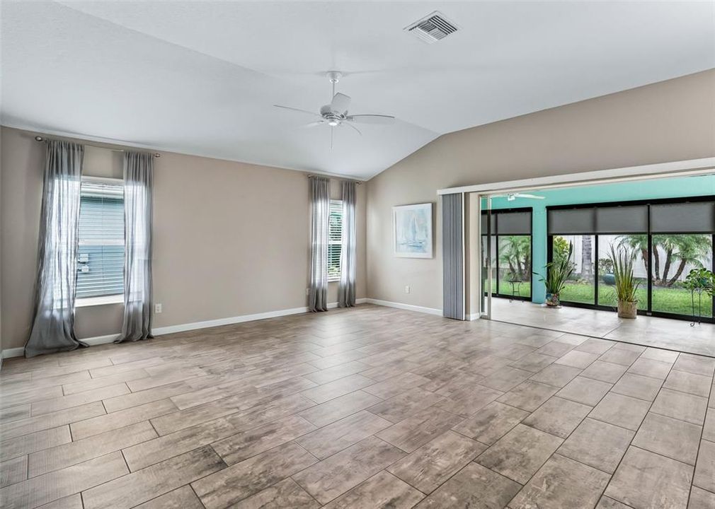 Activo con contrato: $475,000 (3 camas, 2 baños, 1935 Pies cuadrados)