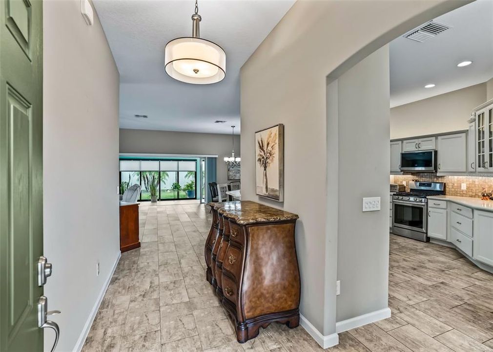 Activo con contrato: $475,000 (3 camas, 2 baños, 1935 Pies cuadrados)