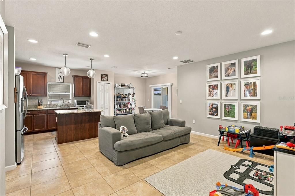 En Venta: $390,000 (3 camas, 2 baños, 1770 Pies cuadrados)