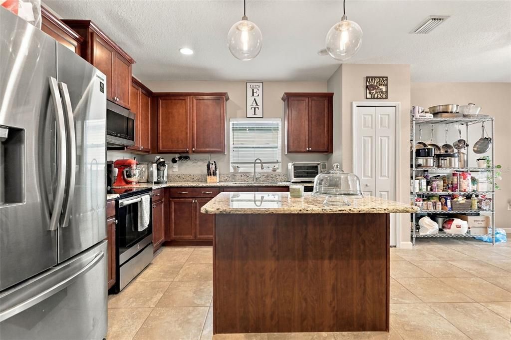 En Venta: $390,000 (3 camas, 2 baños, 1770 Pies cuadrados)