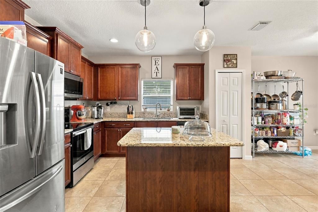 En Venta: $390,000 (3 camas, 2 baños, 1770 Pies cuadrados)