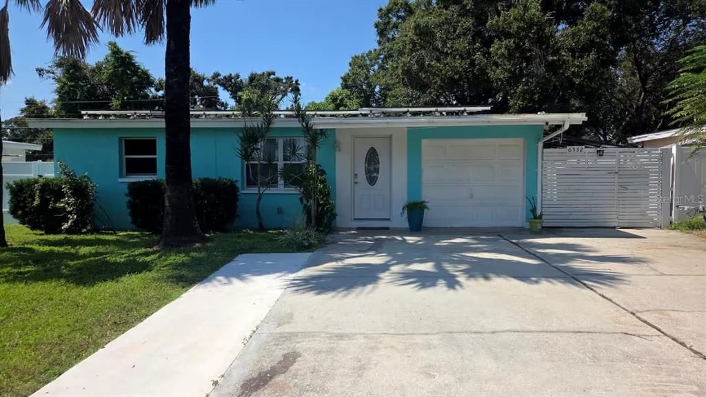 For Rent: $3,500 (2 beds, 1 baths, 725 Square Feet)