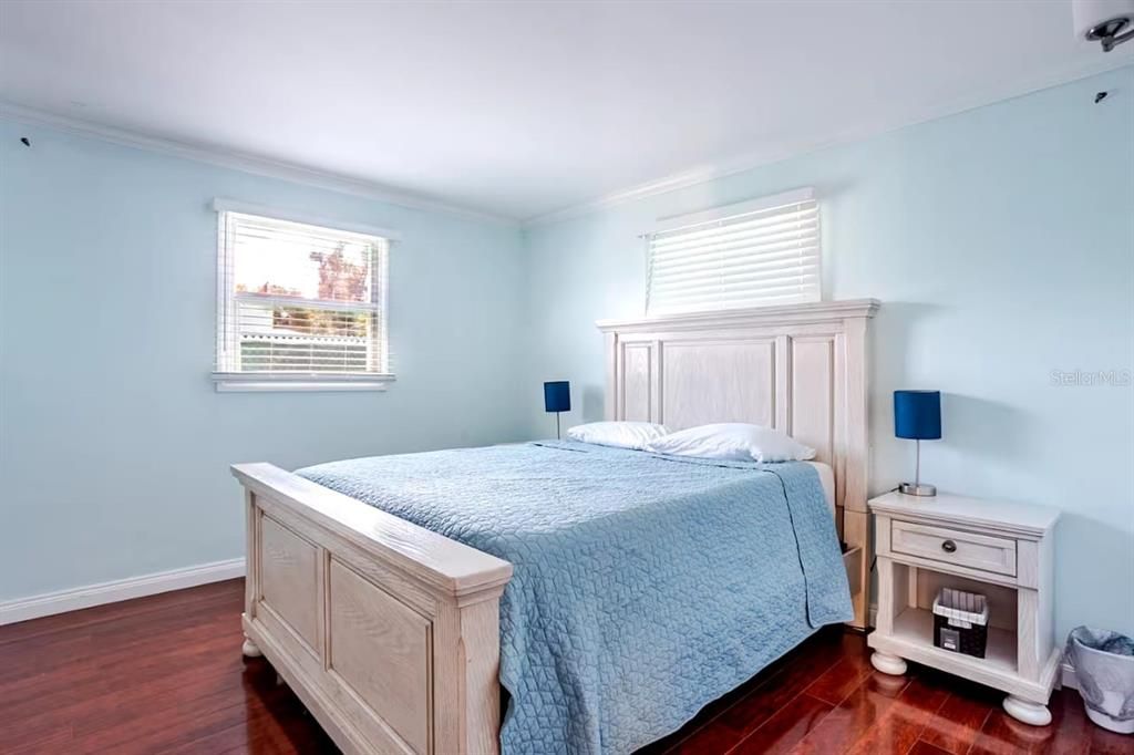 For Rent: $3,500 (2 beds, 1 baths, 725 Square Feet)