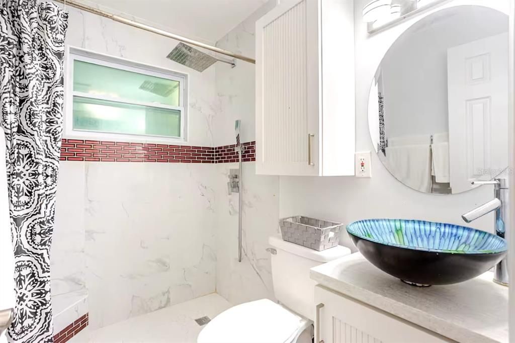 For Rent: $3,500 (2 beds, 1 baths, 725 Square Feet)