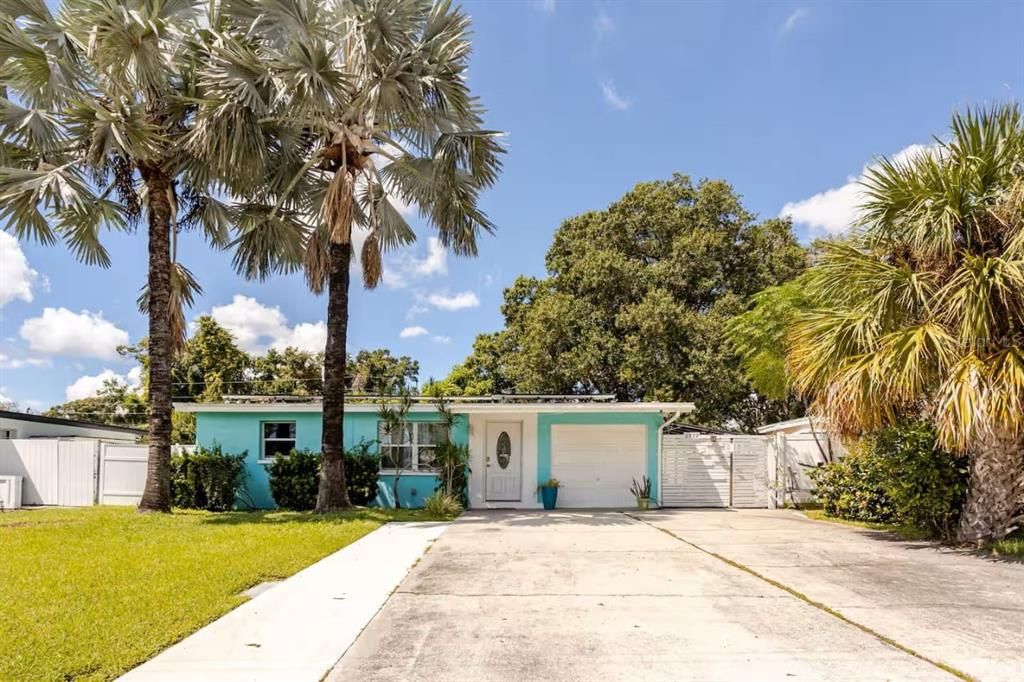 For Rent: $3,500 (2 beds, 1 baths, 725 Square Feet)