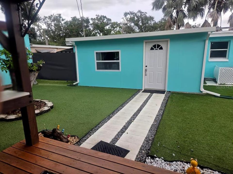 For Rent: $3,500 (2 beds, 1 baths, 725 Square Feet)
