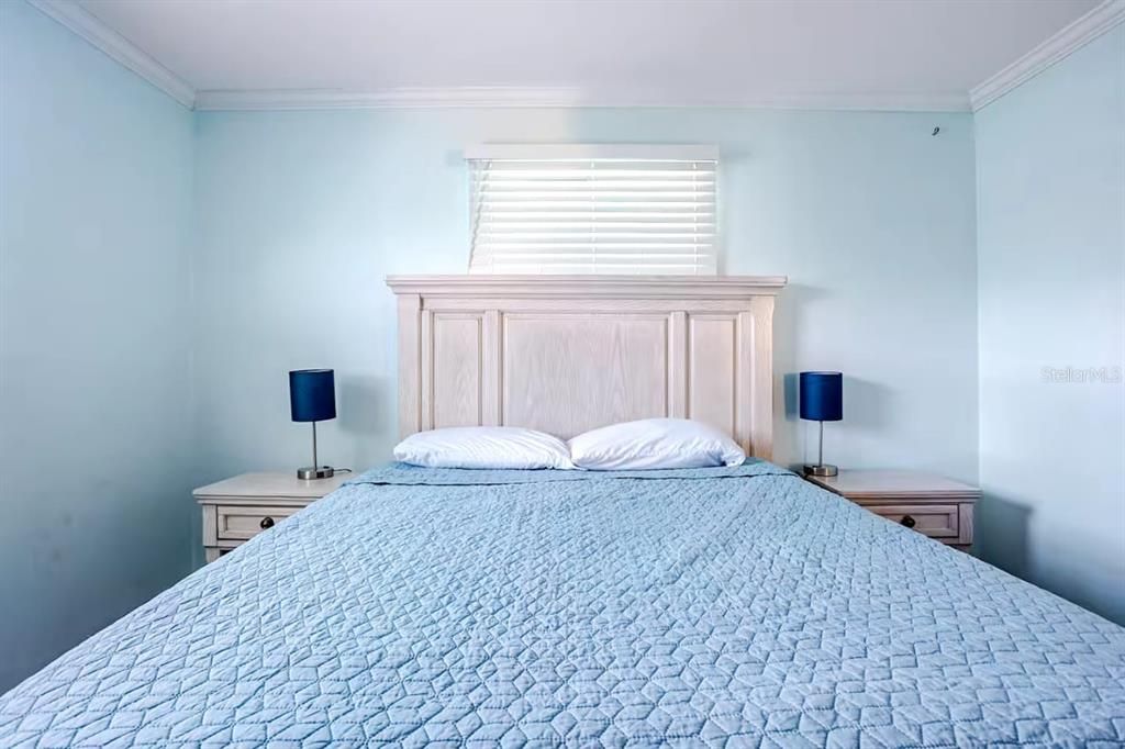 For Rent: $3,500 (2 beds, 1 baths, 725 Square Feet)
