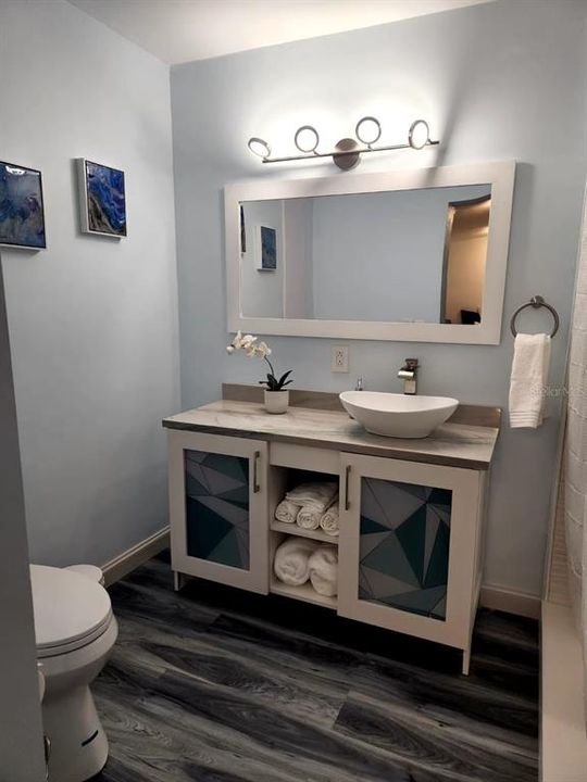 For Rent: $3,500 (2 beds, 1 baths, 725 Square Feet)