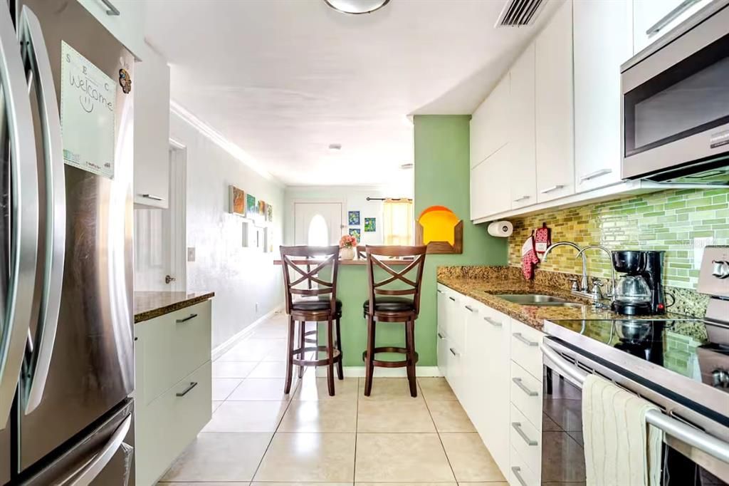 For Rent: $3,500 (2 beds, 1 baths, 725 Square Feet)
