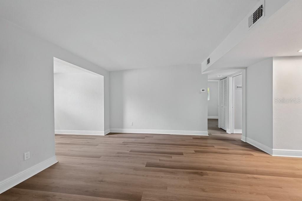 En Venta: $300,000 (2 camas, 1 baños, 1358 Pies cuadrados)