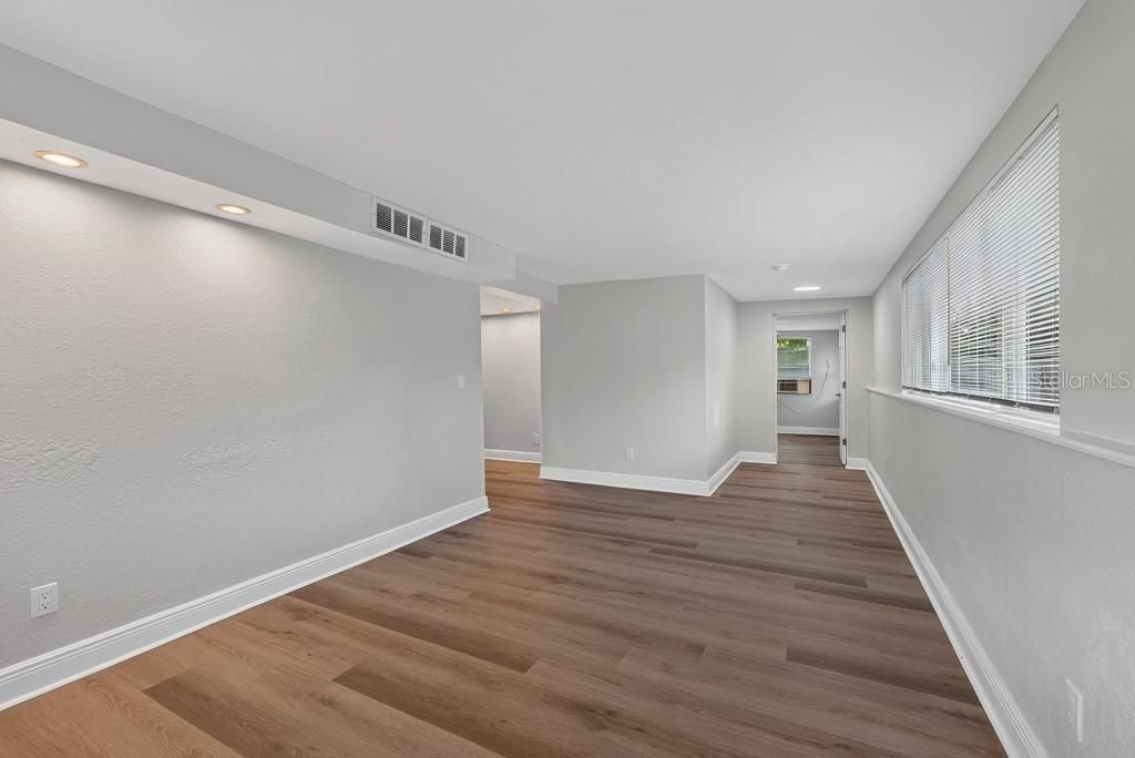 En Venta: $300,000 (2 camas, 1 baños, 1358 Pies cuadrados)