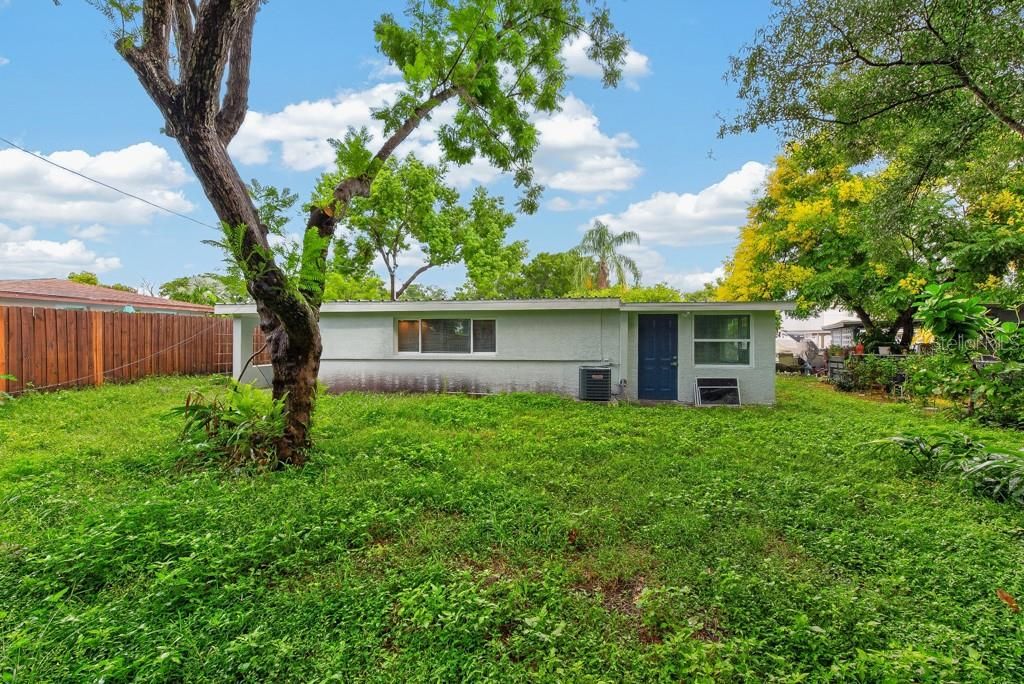 En Venta: $300,000 (2 camas, 1 baños, 1358 Pies cuadrados)