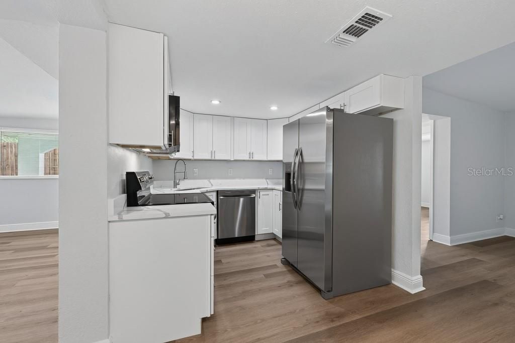 En Venta: $300,000 (2 camas, 1 baños, 1358 Pies cuadrados)