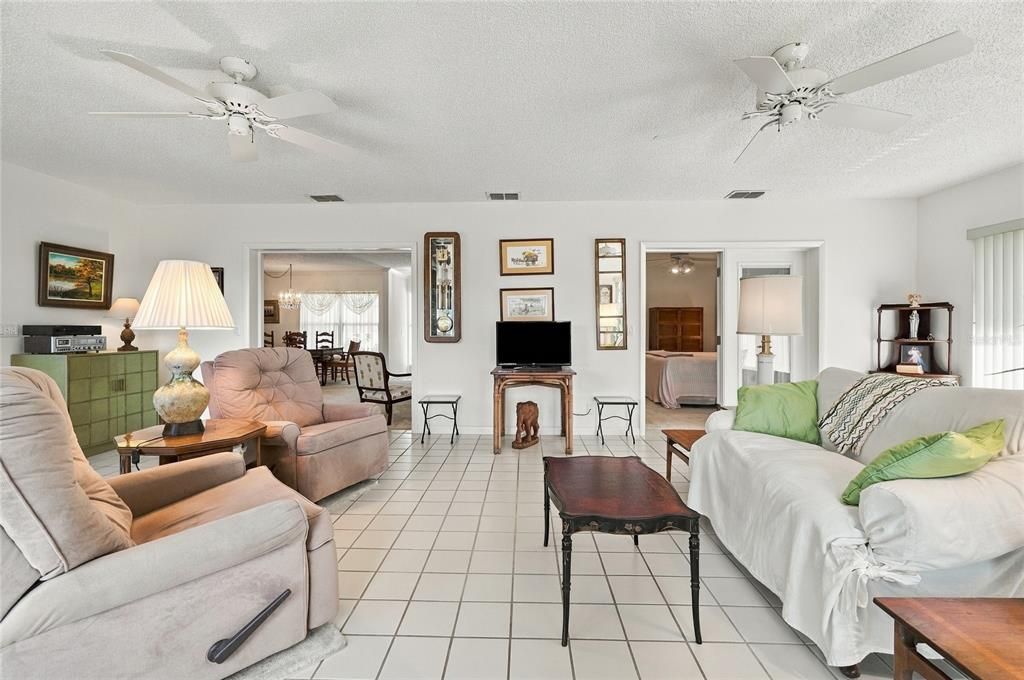 En Venta: $339,900 (3 camas, 2 baños, 2273 Pies cuadrados)