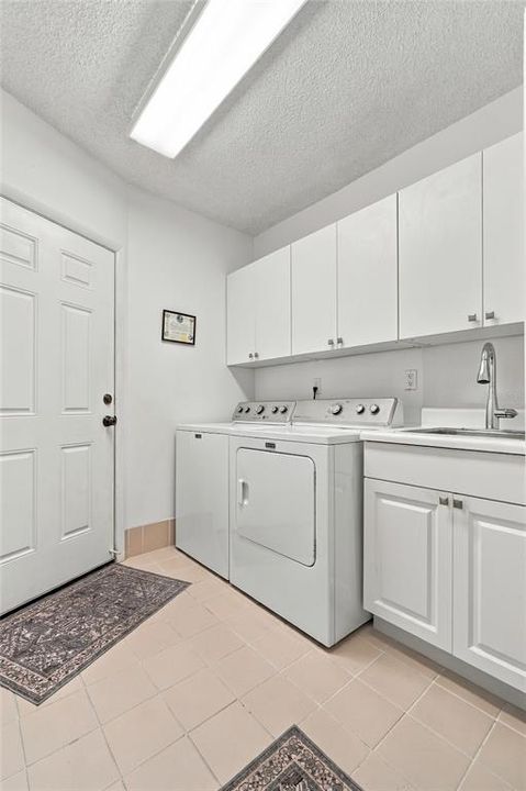 En Venta: $339,900 (3 camas, 2 baños, 2273 Pies cuadrados)