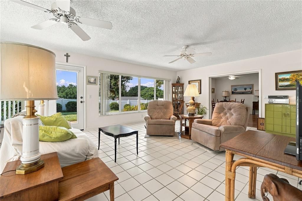 En Venta: $339,900 (3 camas, 2 baños, 2273 Pies cuadrados)