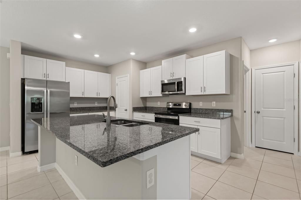 En Venta: $400,000 (6 camas, 3 baños, 2624 Pies cuadrados)