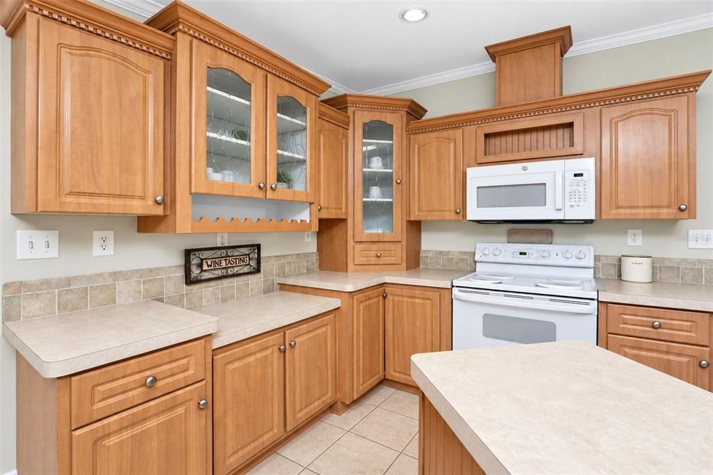 На продажу: $325,000 (3 спален, 2 ванн, 2040 Квадратных фут)