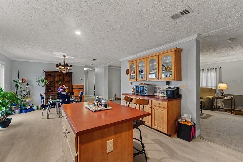 For Sale: $250,000 (3 beds, 2 baths, 2040 Square Feet)