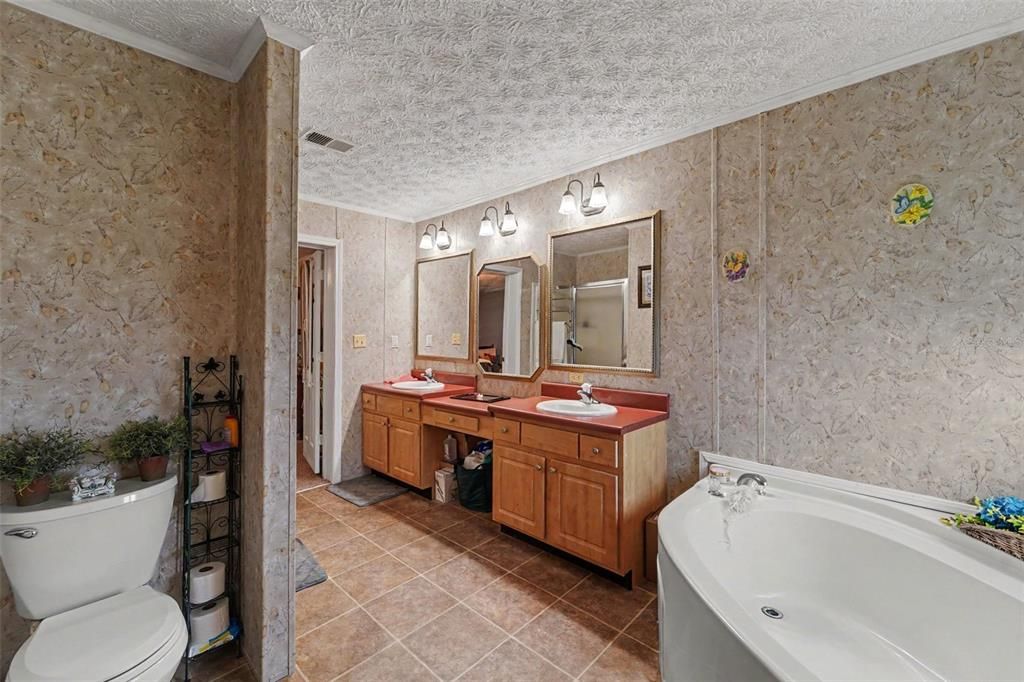 For Sale: $250,000 (3 beds, 2 baths, 2040 Square Feet)