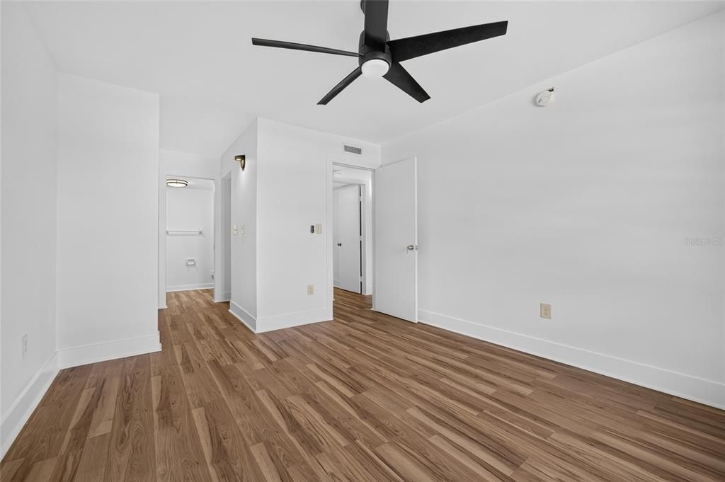 For Sale: $85,000 (2 beds, 2 baths, 919 Square Feet)