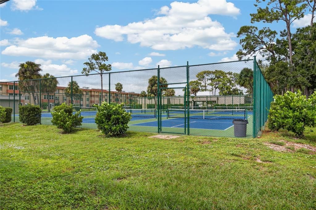 For Sale: $85,000 (2 beds, 2 baths, 919 Square Feet)