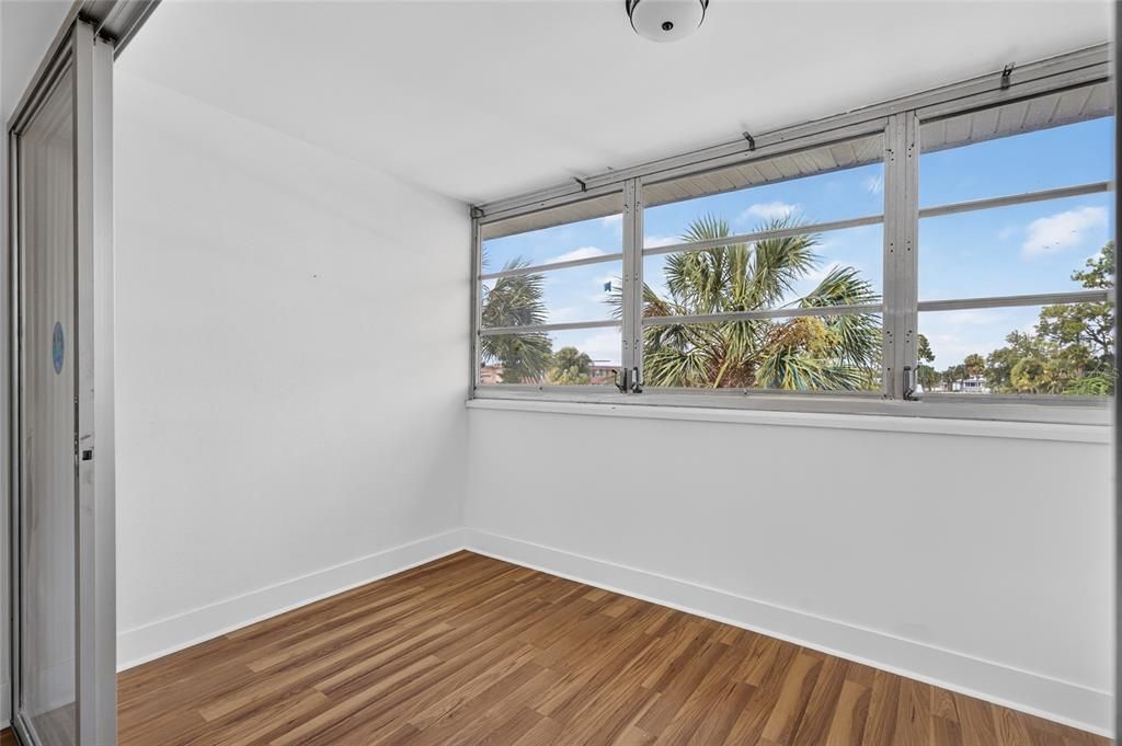 For Sale: $85,000 (2 beds, 2 baths, 919 Square Feet)