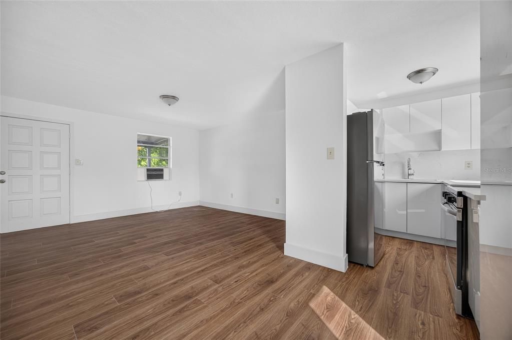 На продажу: $190,000 (4 спален, 1 ванн, 1054 Квадратных фут)